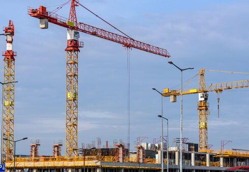 Grua ou Guindaste? Conheça a Diferença Entre os Equipamentos